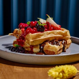 ვაფლი შოკოლადით და კენკრით