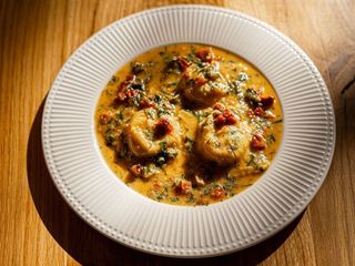 РАВІОЛІ З ЛОСОСЕМ ТА В'ЯЛЕНИМИ ТОМАТАМИ