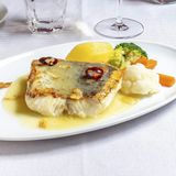 Lomo de merluza en parrilla con Bilbaína ligera.