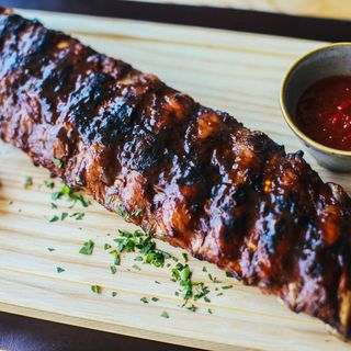 Пів кіло соковитих свинячих реберець BBQ