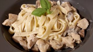 Талиатели с пиле сметана и гъби