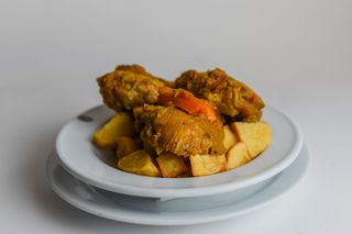 Pollo En Salsa (Ración)