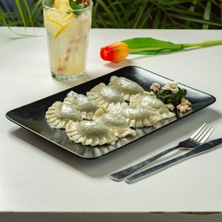 Pierogi z kurczakiem, szpinakiem i serem favita