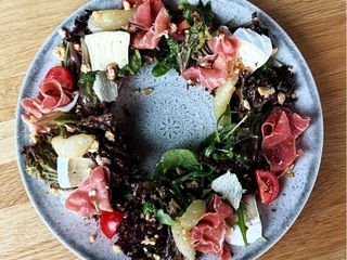 Салат з прошуто та камамбером (260g)