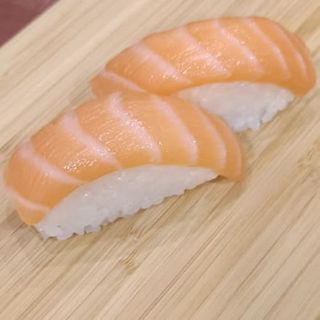 Nigiri Salmón (2 uds.)