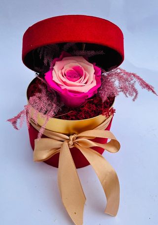 Trandafir criogenat in cutie de catifea