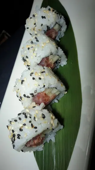 67. Maguro spicy maki - 8 pezzi