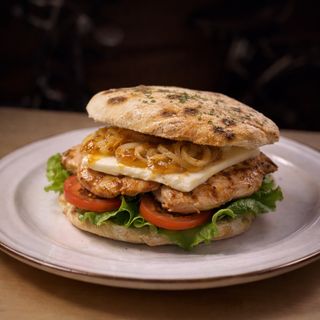 Prego de Frango em Bolo do Caco