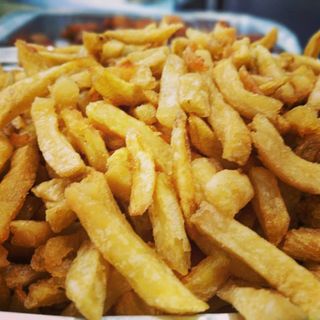 Patatas Fritas Con Salsa De La Casa