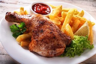 Cosce di pollo con patate e verdure