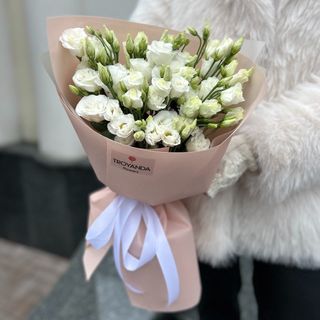 5 гілок білої еустоми в упакуванні 