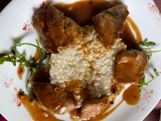 Свински медальони с ориз (400г)