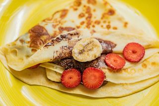 Crepe with Nutella, banana, strawberry/Блин с Нутеллой, бананом и клубникой