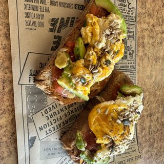 Tostadas Aguacate y huevo