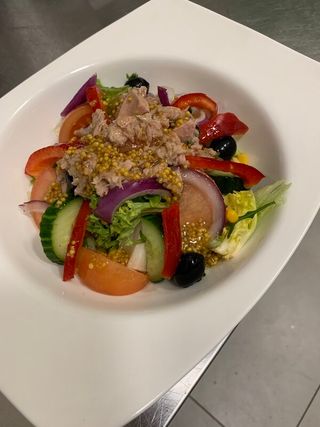 Салат з тунцем (300г)