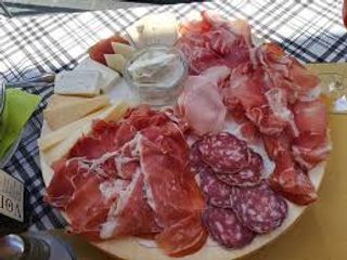 Salumi e formaggi