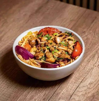 Tallarín saltado De Pollo