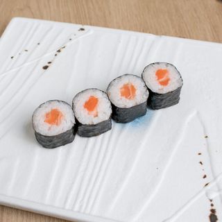 8. Maki Salmón (4 Uds.)