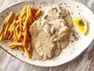 Escalope con salsa de champiñones