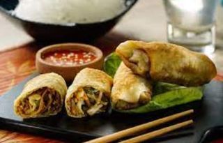 Ensalada Con Rollo De Primavera