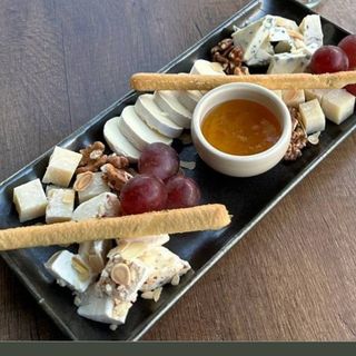 Platou la vin cu cașcavaluri