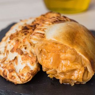 Empanada de Cebolla Y Queso