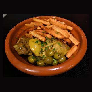 Tajine Poulet Aux Citron Confit Et Frites