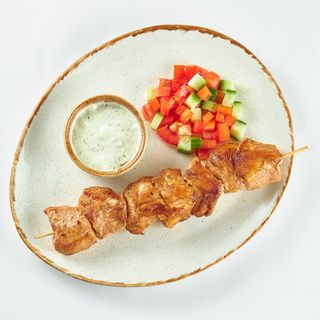 Курячий шашличок та овочевий салат(210г)