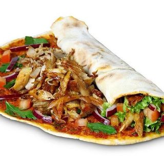 Pizza turecka z surówkami