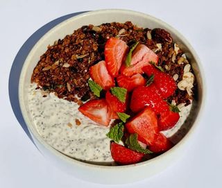GRANOLA I SKYR