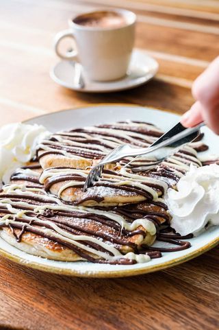 Pancakes De Chocolate Y Nata