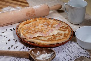 Plăcintă cu șuncă și cașcaval