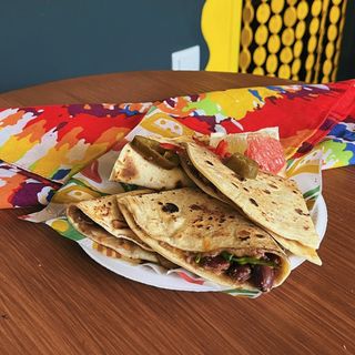 Кесадилья з квасолею