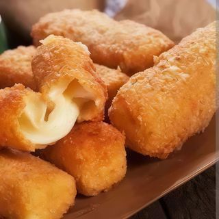 4 Mozerralla Sticks/ Palitos De Queso 