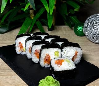 Рол BIG Макі з лососем (300г)