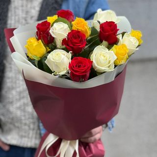 Букет 15 троянд мікс