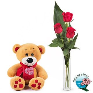 Tre rose rosse e orsetto di peluche