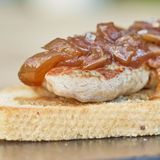 Tosta de Solomillo con Cebolla caramelizada