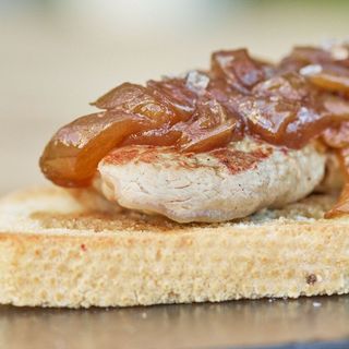 Tosta de Solomillo con Cebolla caramelizada