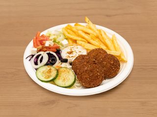 Wegetariański talerz z falafelem