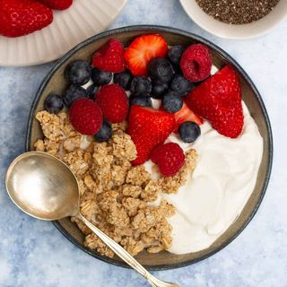 Healthy Granola Breakfast Bowl