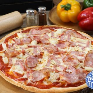 Pizza Bacon com Coca cola lata