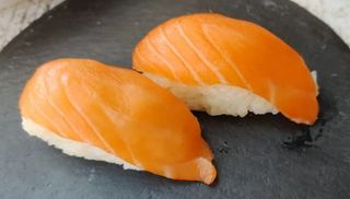 90. Nigiri De Salmón (2 Uds.)