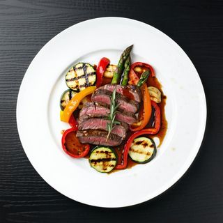 Vitello con verdure alla piastra