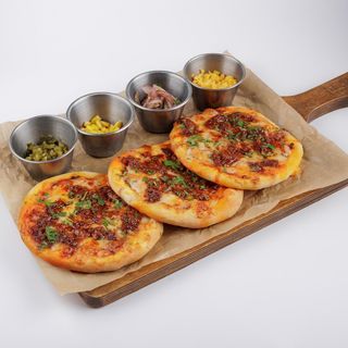 Ассорти мини пицц с мясной начинкой