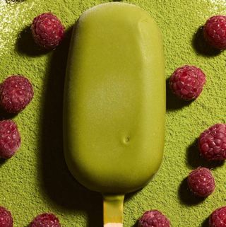 Матча-малина-юзу в шоколаді матча