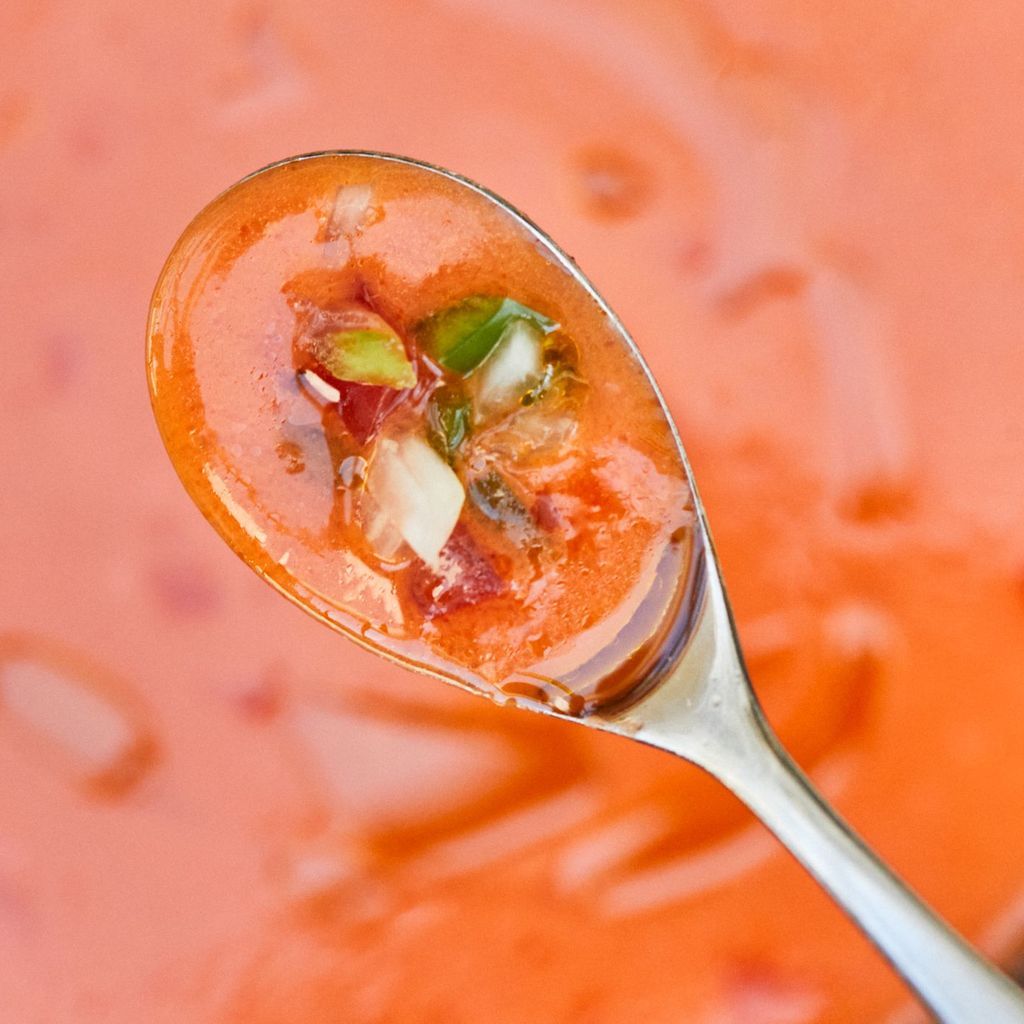 Gazpacho con su guarnición