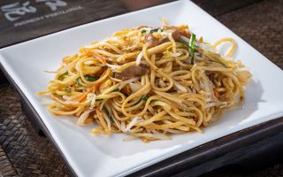 Spaghetti saltati con verdure miste什菜炒面