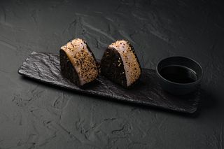 Onigiri cu somon