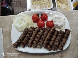 Традиционни сръбски кебапчета от телешко и говеждо месо